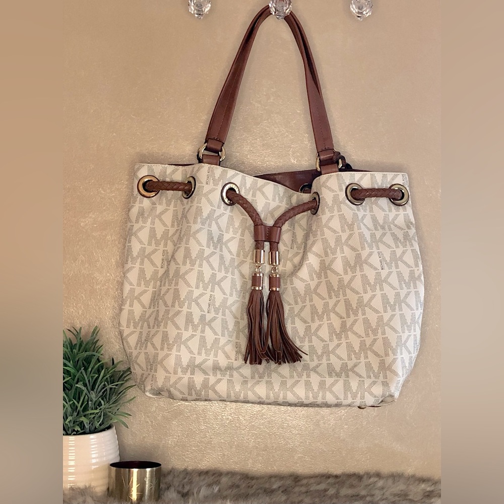 Michael Kors Jet Set Large Tassel Tote Handbag, Vanilla